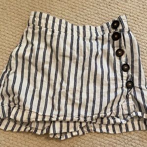altar’d state skort, striped navy and white,